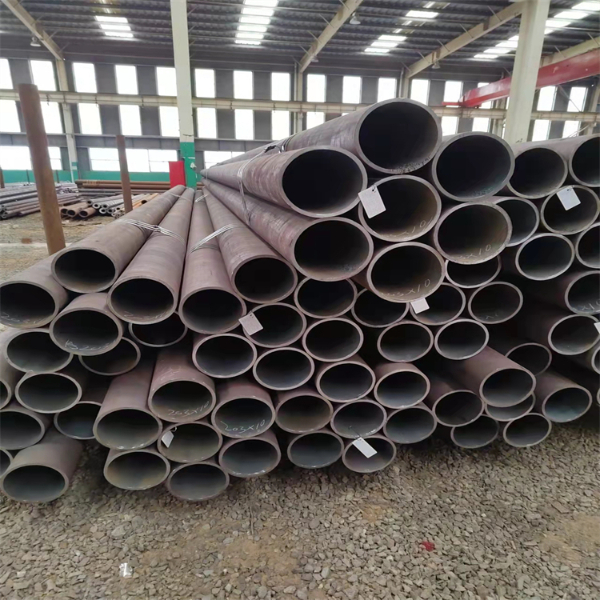 由于1cr9mo鋼管的含鉻較高，焊接性能差